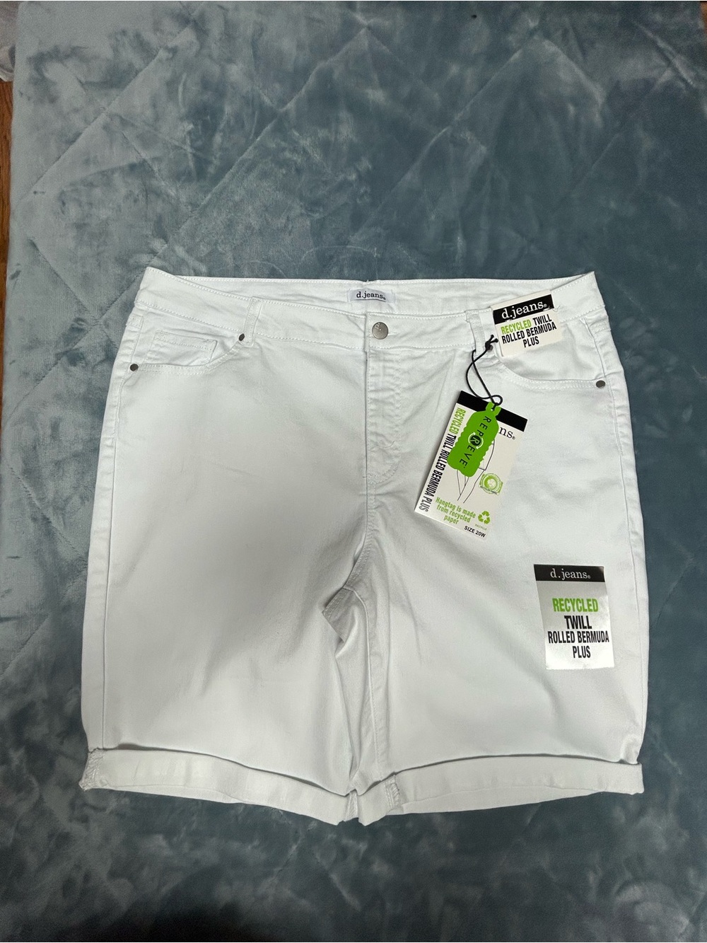 Jean type white Bermuda shorts plus 20W cotton blend